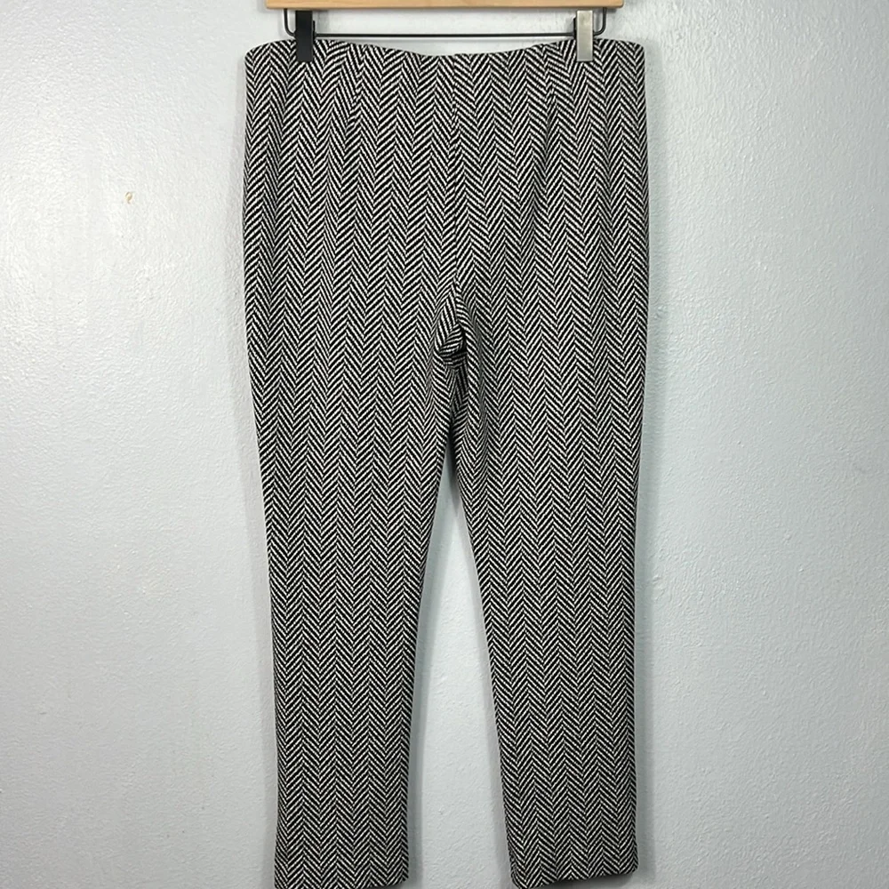 Chico’s Black & White Chevron Print Elastic Waist Crop Pants Medium Size 8